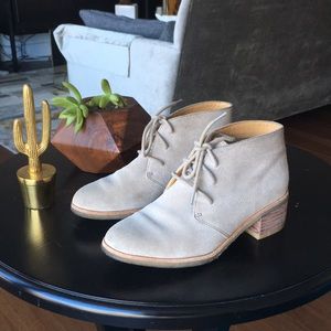 Clarks Originals Suede Desert Ankle Boot in Sand
